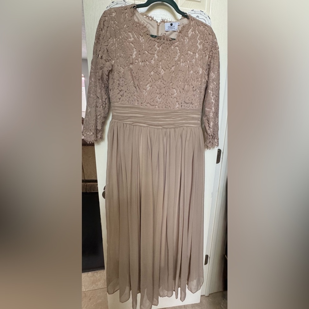 Dainty Jewells Lace Floral Dress in Cream pewter color size large